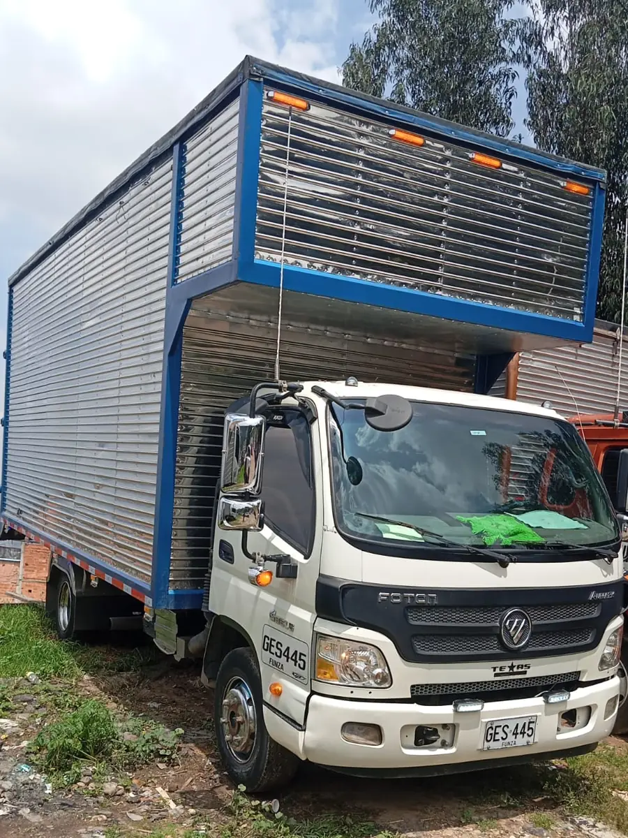 Camión Foton con furgón de mudanzas