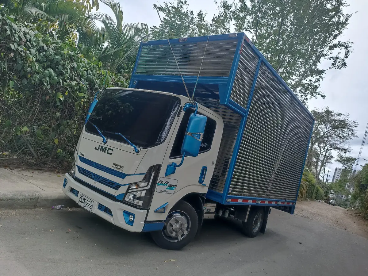 Camión de Cargo Mudanzas con furgón metálico