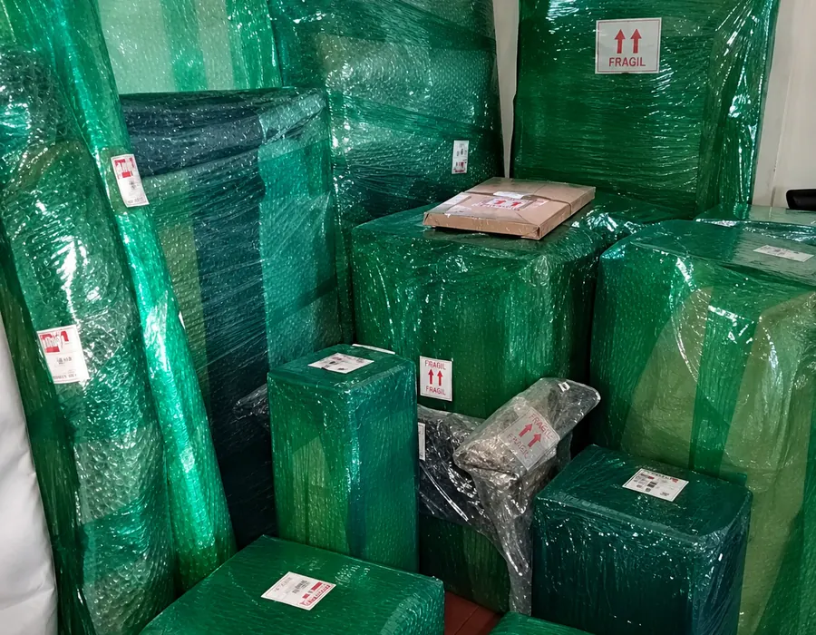 Muebles embalados con papel burbuja por Cargo Mudanzas
